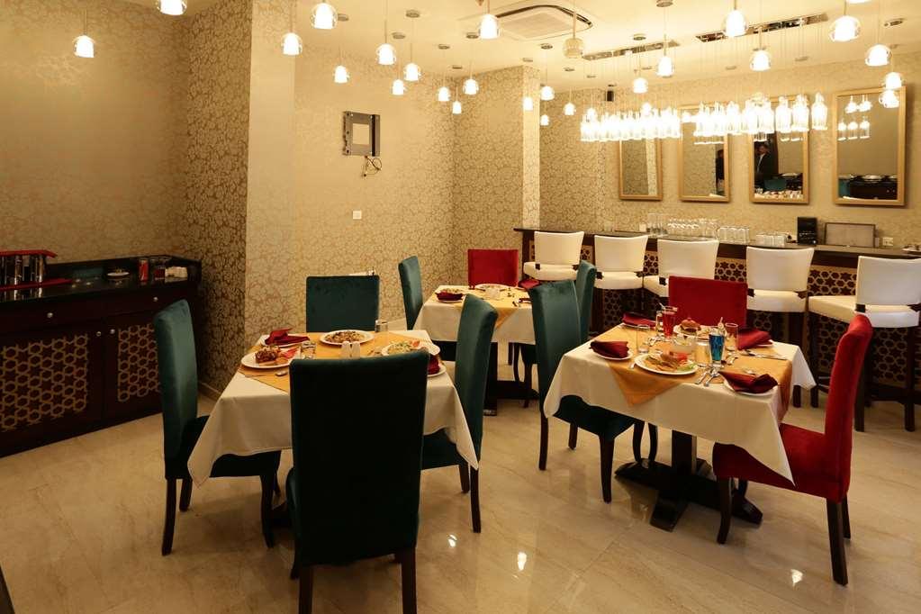 Comfort Inn Sapphire - A Inde Hotel Джапур Ресторан фото