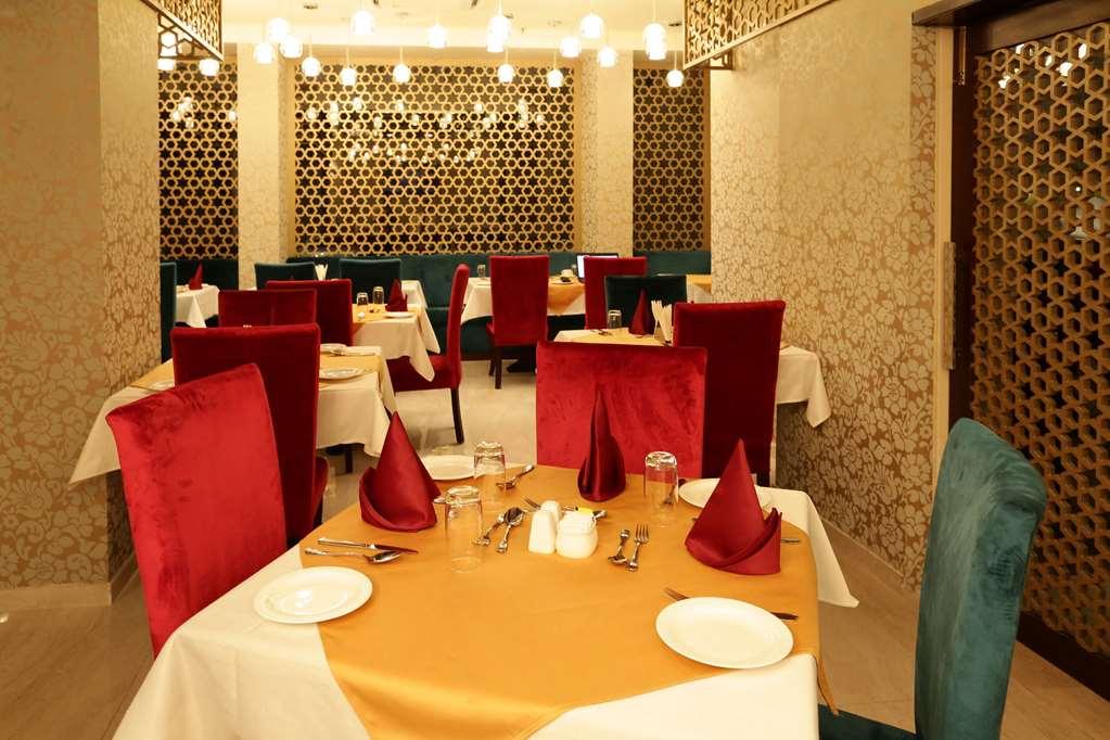 Comfort Inn Sapphire - A Inde Hotel Джапур Ресторан фото